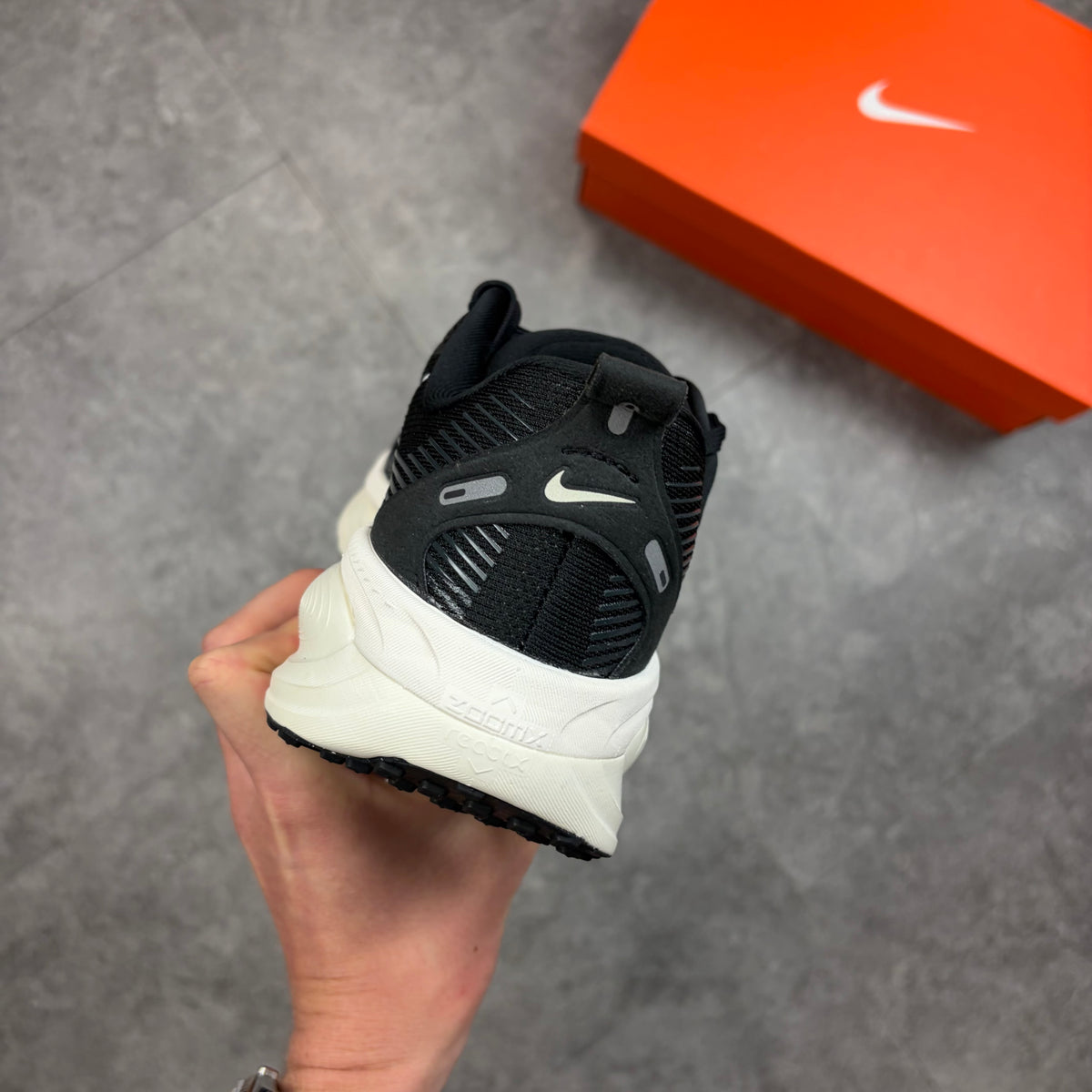 Nike Vomero 18 Women’s Black / White