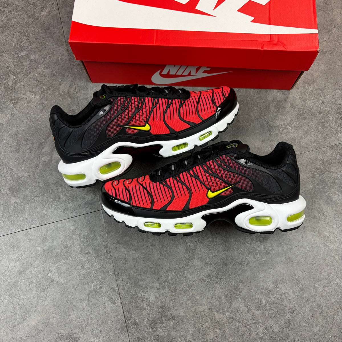 Nike Air Max TN Black Light Crimson