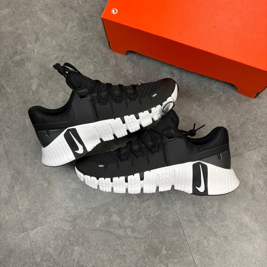 Metcon 5 Black / White