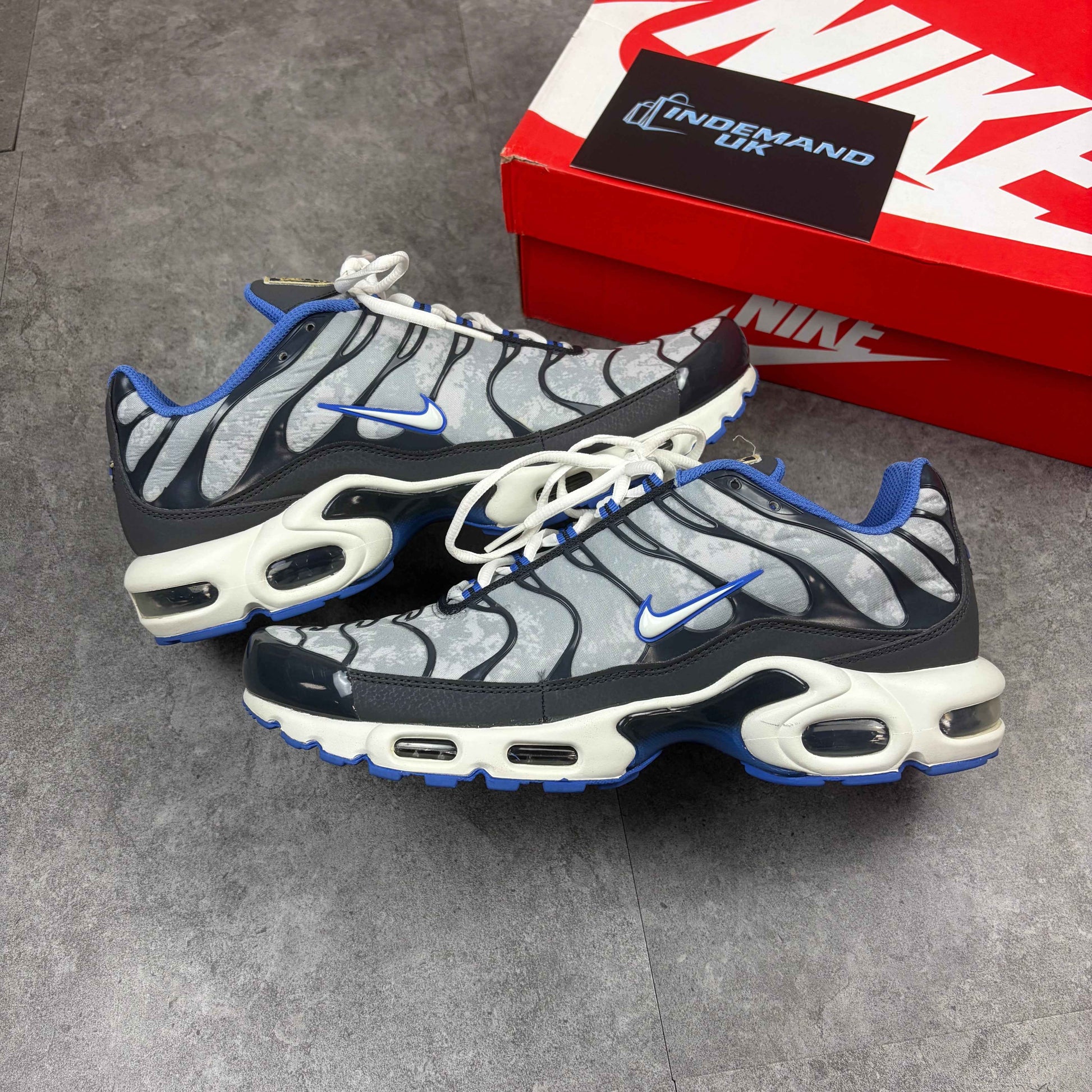 Nike Air Max TN FC Socials
