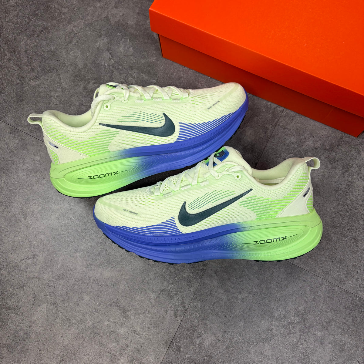 Nike Vomero 18 Green / Blue