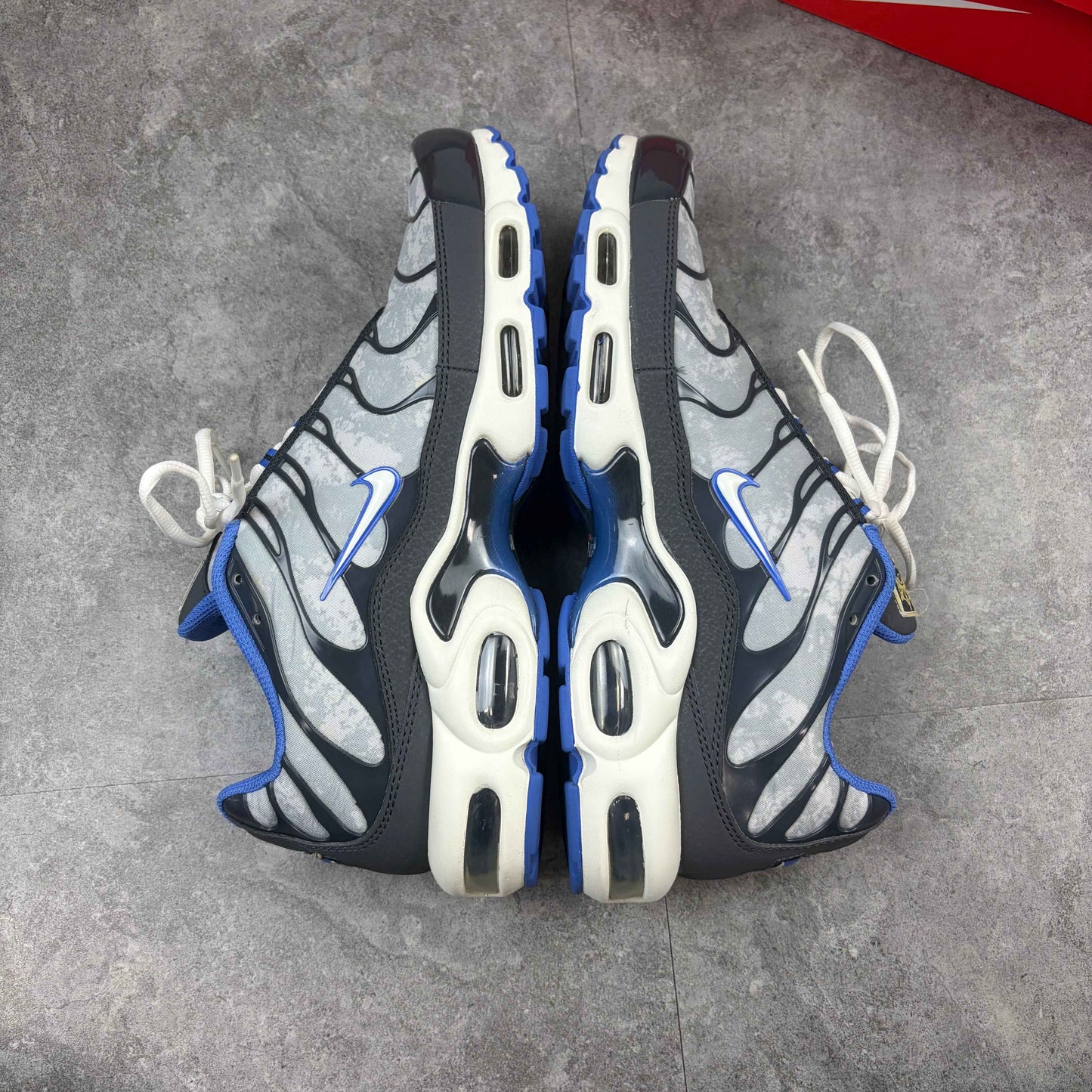 Nike Air Max TN FC Socials