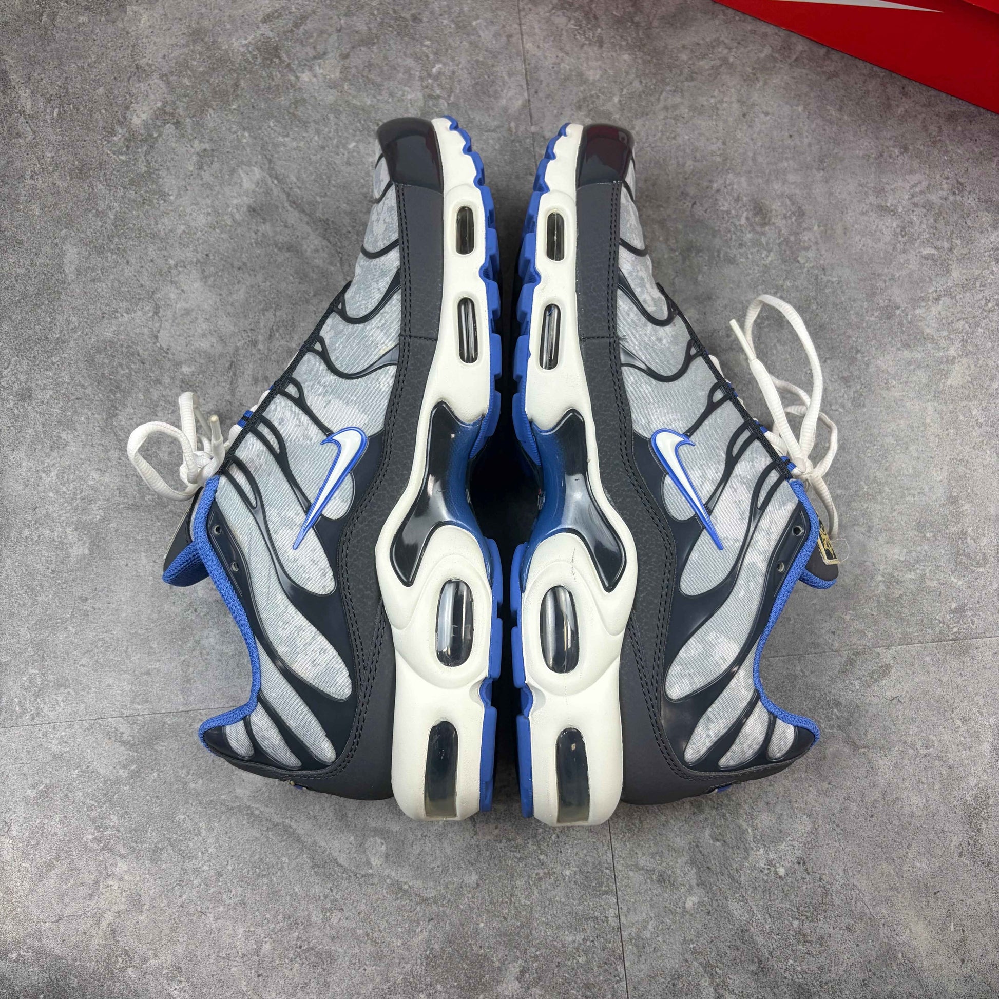 Nike Air Max TN FC Socials