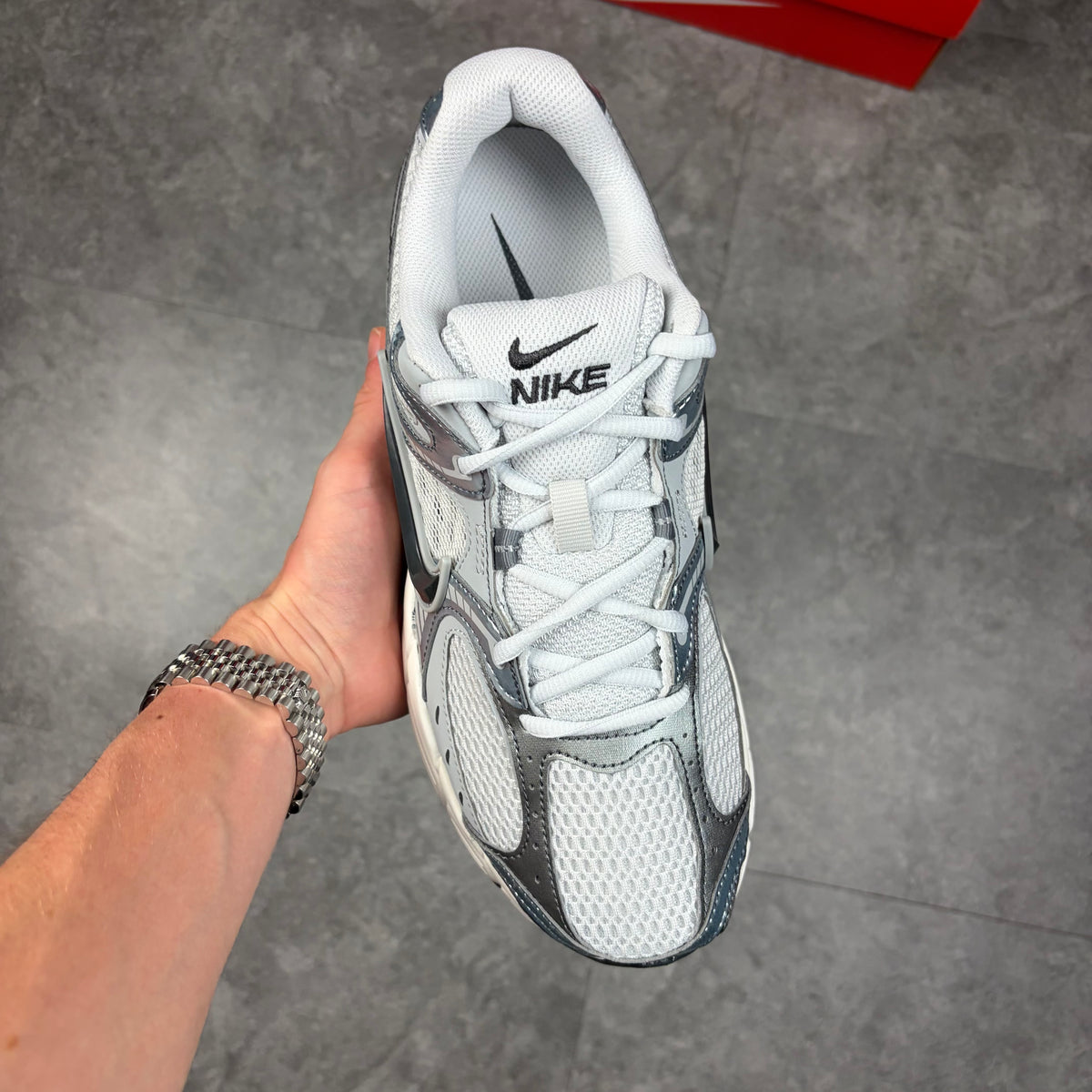 Nike V5 RNR Photon Dust Smoke Grey