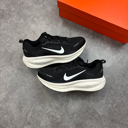Nike Vomero 18 Women’s Black / White