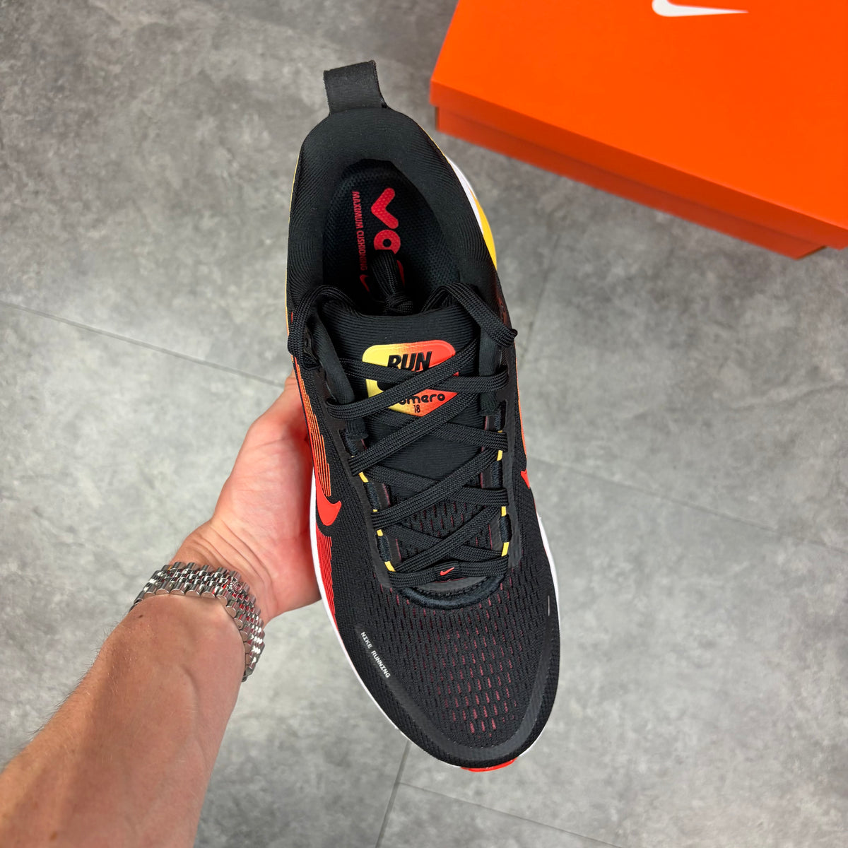 Nike Vomero 18 Black / Bright Crimson