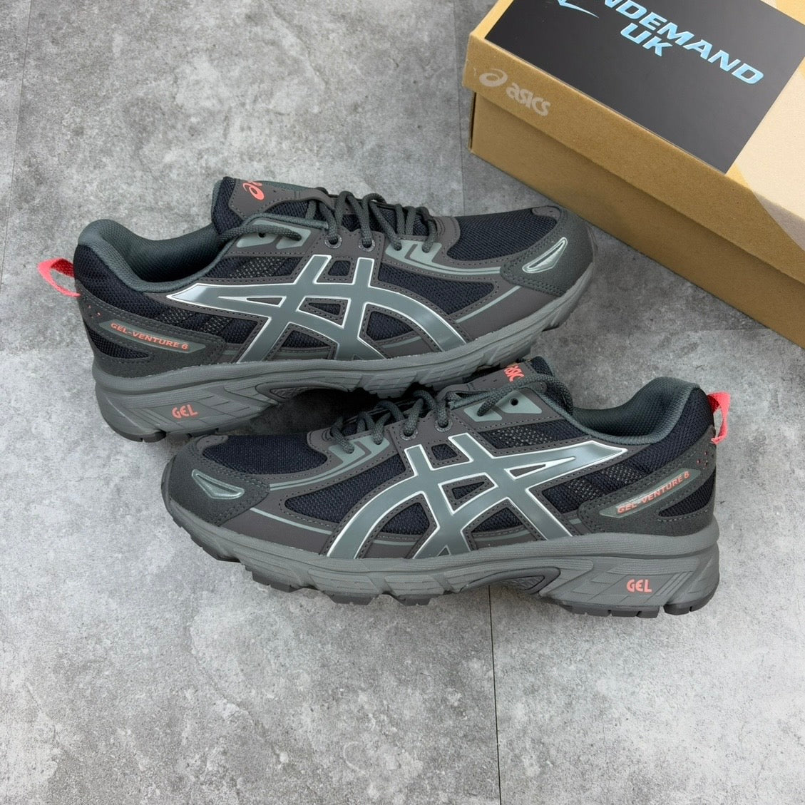 Asics Gel Venture 6 Black / Truffle Grey